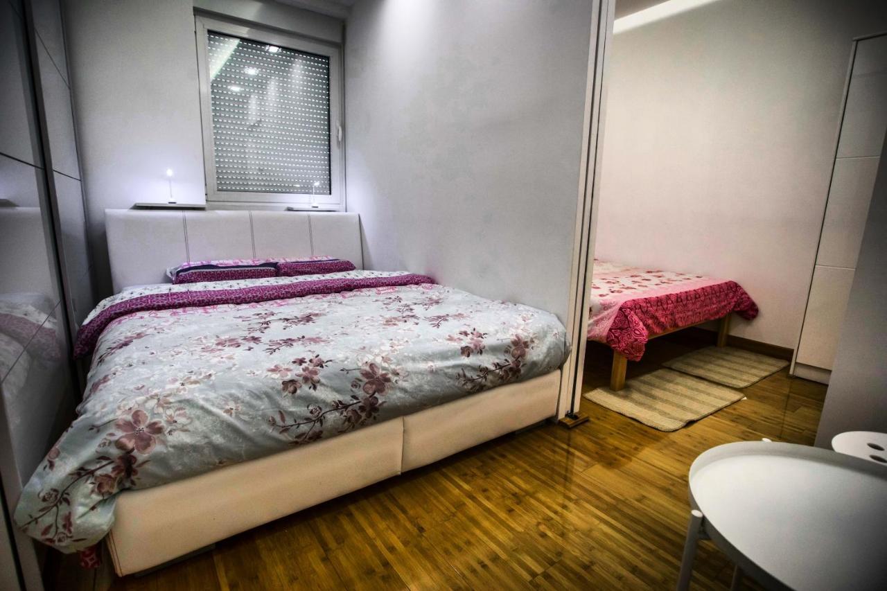 Apartman Simic - Stan Na Dan Bogatić Exterior foto